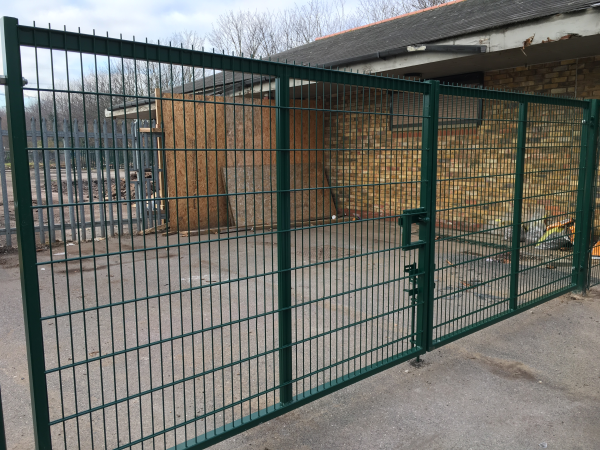 656 Double Wire Mesh Panel Fencing