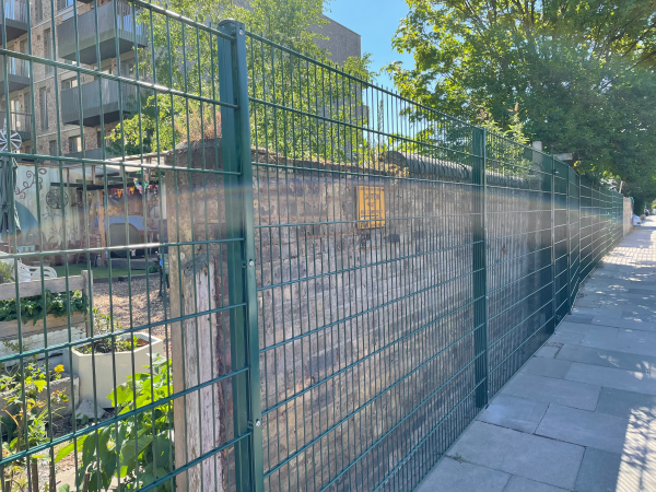 868 Double Wire Mesh Panel Ballcourt Fencing
